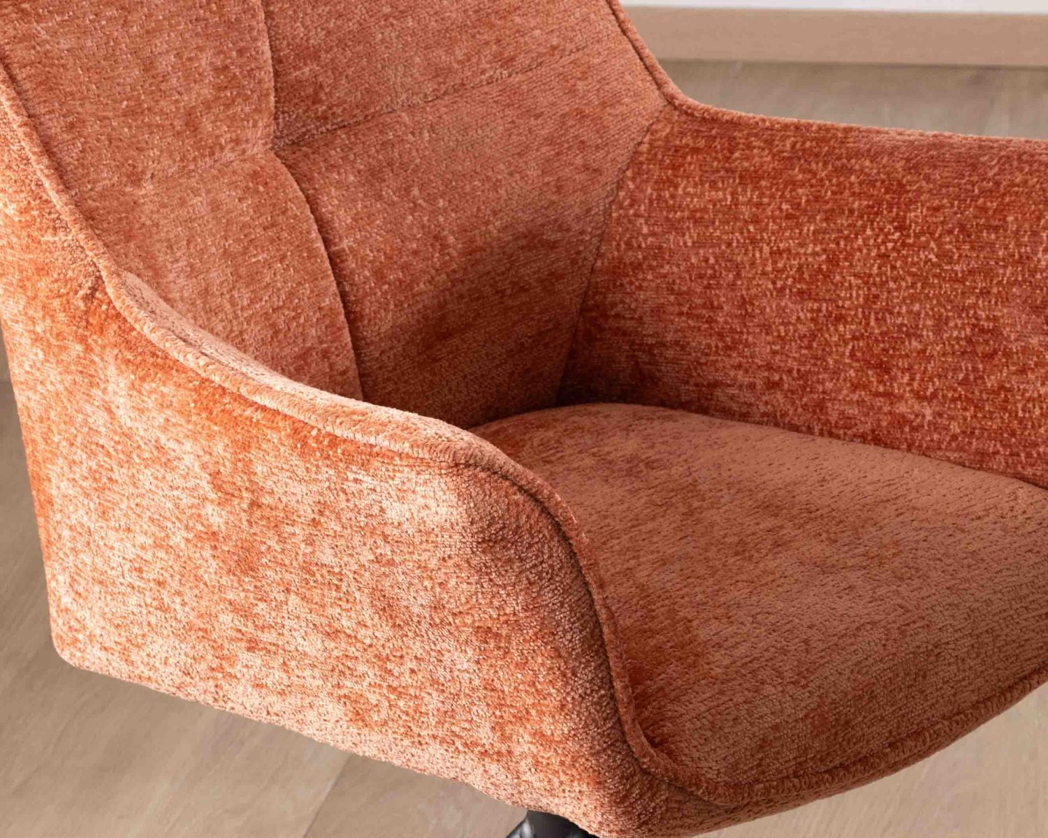 Lot de 2 chaises en tissu terracotta "Ewing" avec accoudoirs sur pied métal rotatif