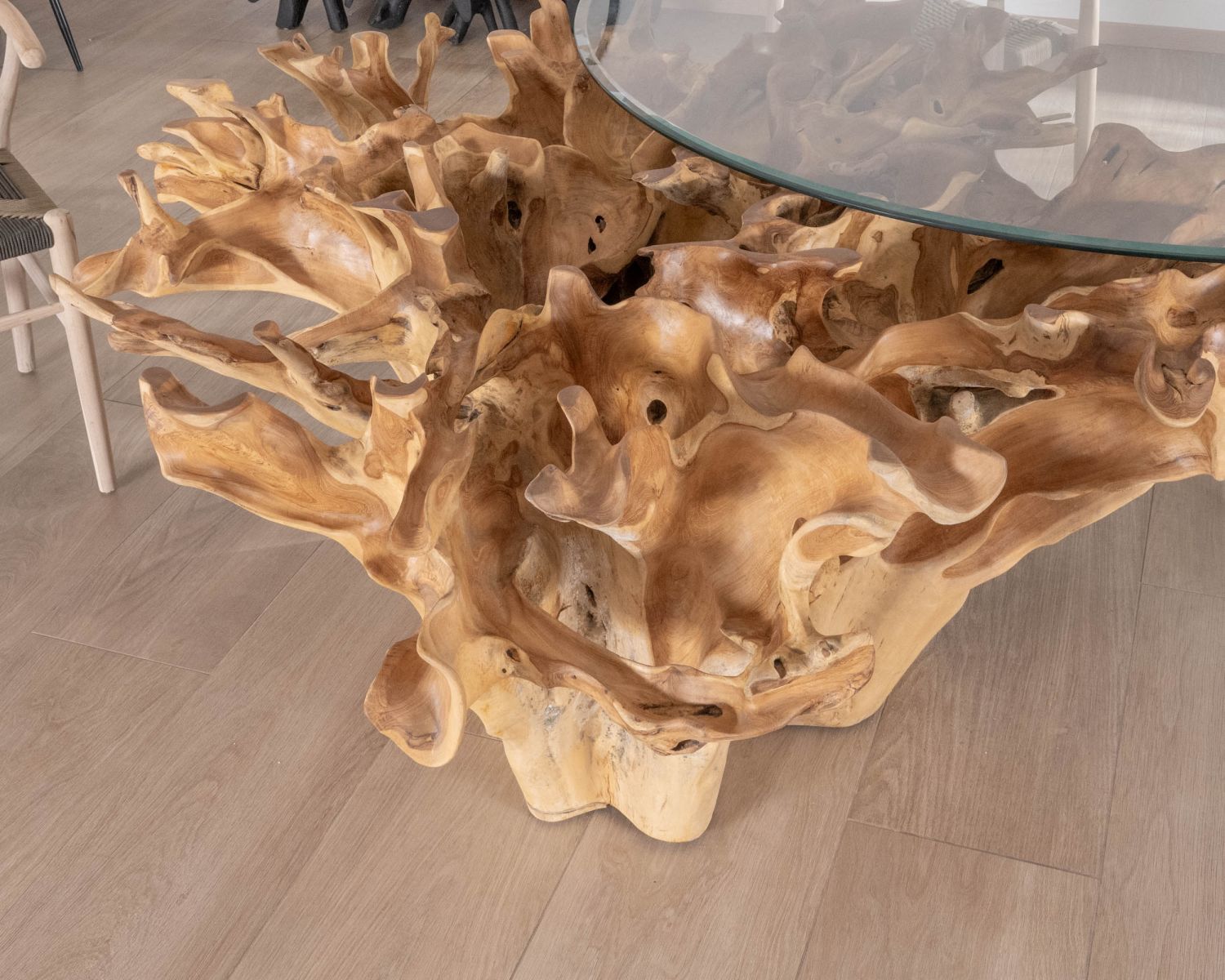 Table de repas ronde en racine de teck naturel avec plateau verre "Jungle"