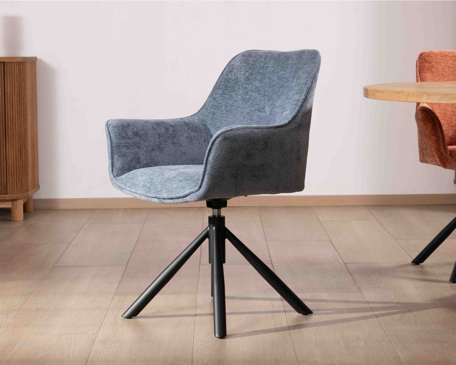 Lot de 2 chaises tournantes en tissu bleu et pieds métal "Ewing"