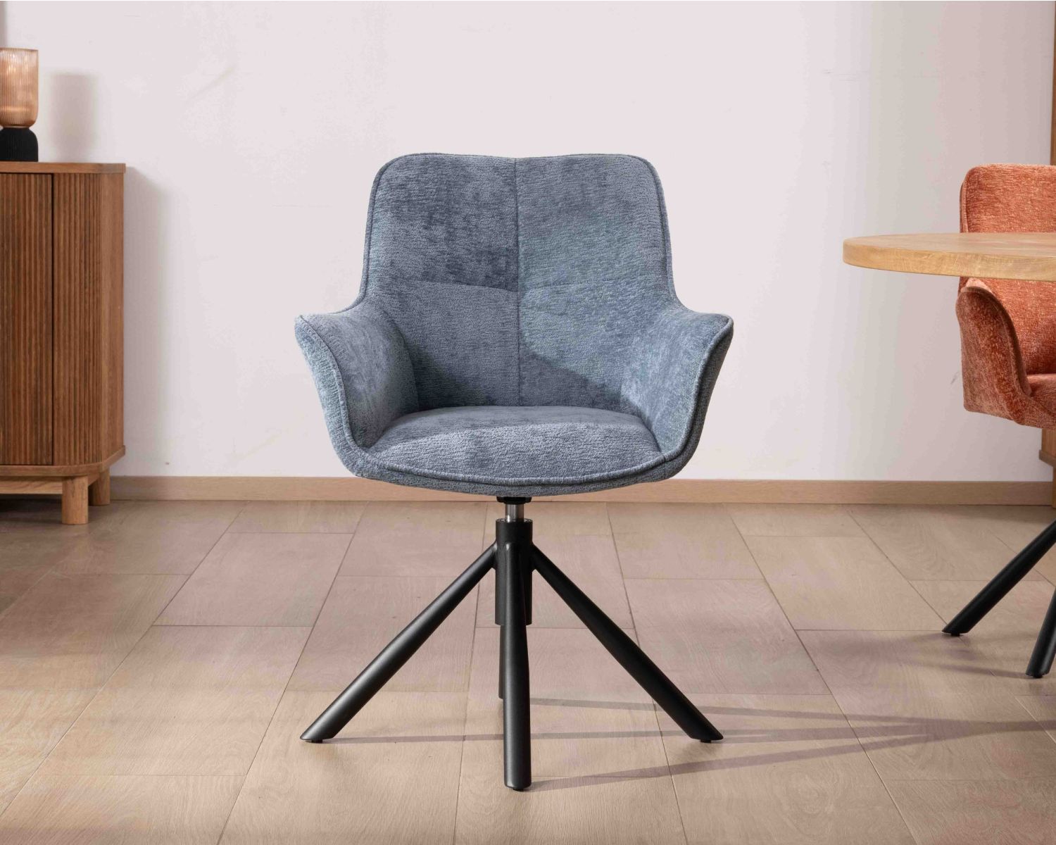 Lot de 2 chaises tournantes en tissu bleu et pieds métal "Ewing"