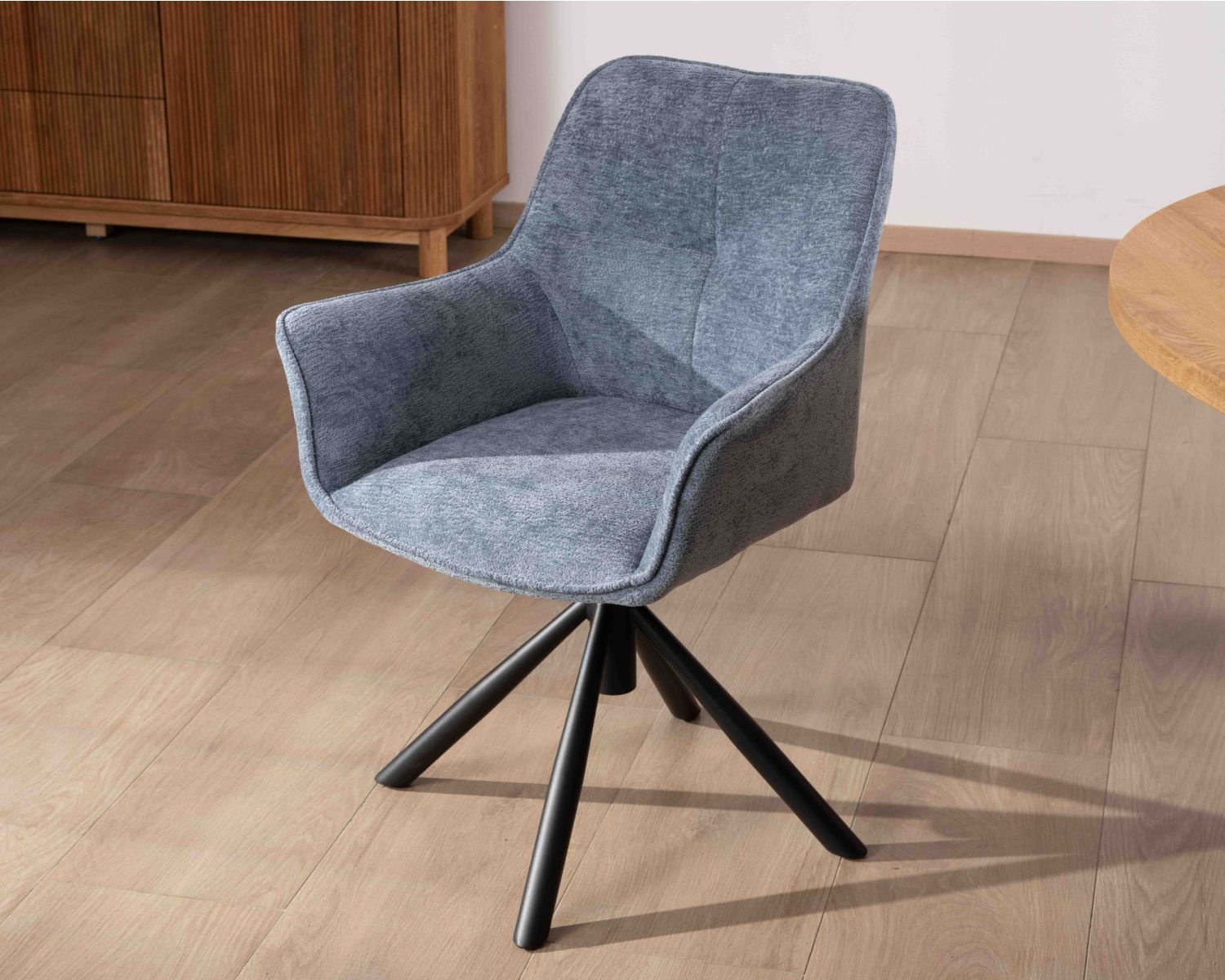 Lot de 2 chaises tournantes en tissu bleu et pieds métal "Ewing"