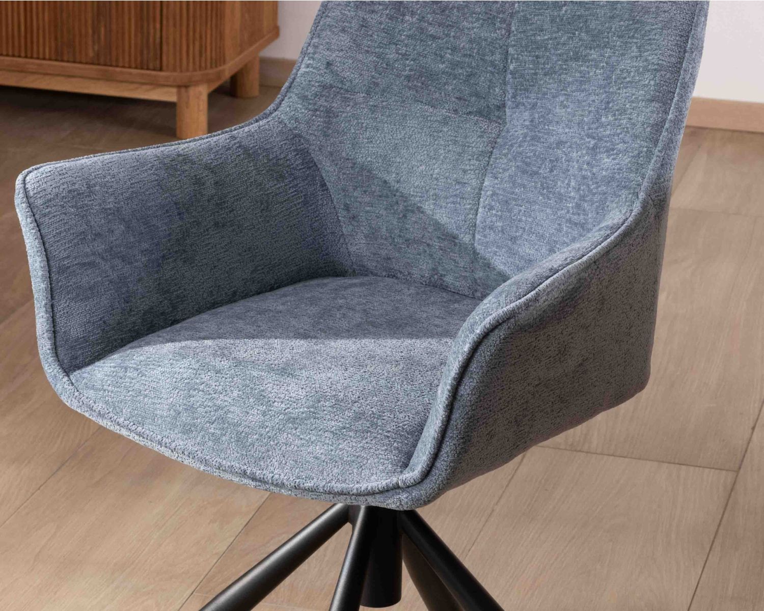 Lot de 2 chaises tournantes en tissu bleu et pieds métal "Ewing"