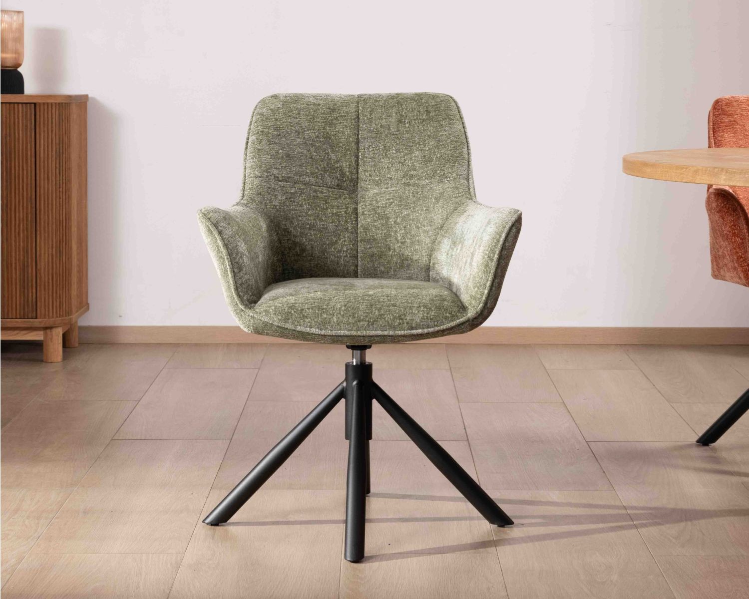 Lot de 2 chaises en tissu vert "Ewing" avec accoudoirs et pied métal rotatif