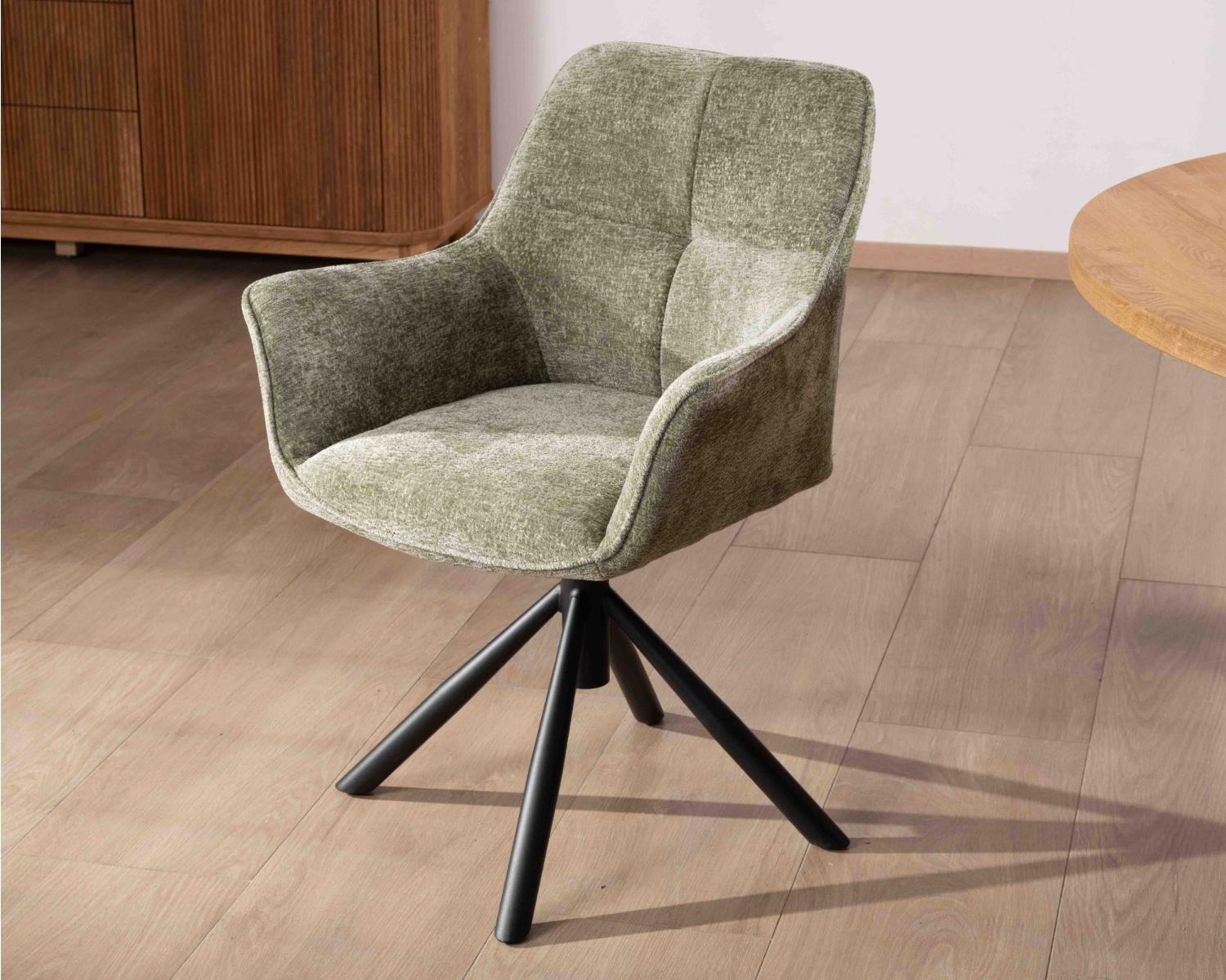 Lot de 2 chaises en tissu vert "Ewing" avec accoudoirs et pied métal rotatif