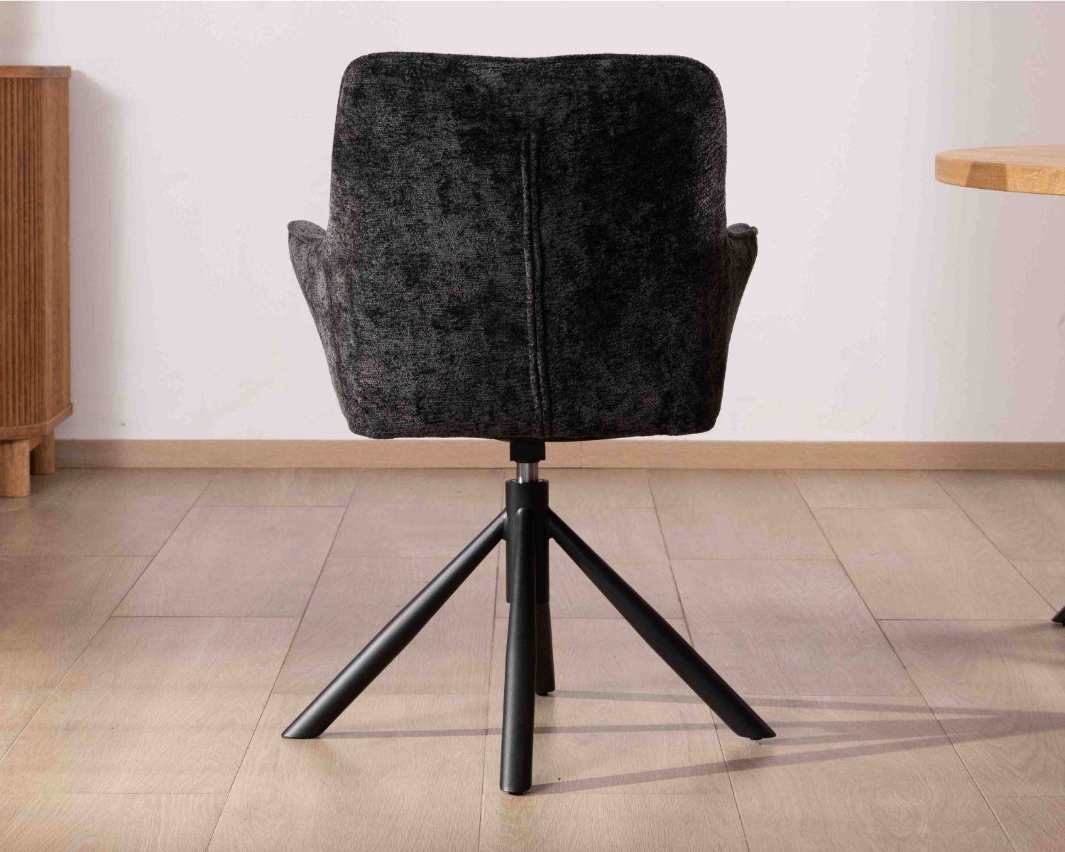 Lot de 2 chaises avec accoudoirs en tissu noir et pied métal pivotant "Ewing"