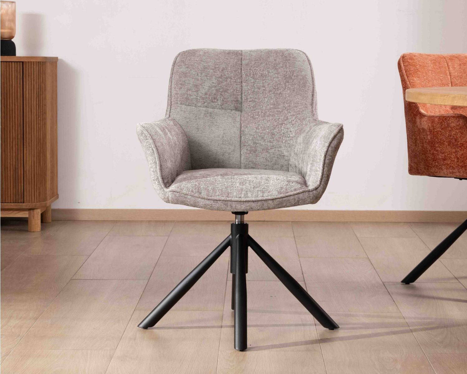 Lot de 2 chaises tournantes en tissu gris clair et pieds métal "Ewing"