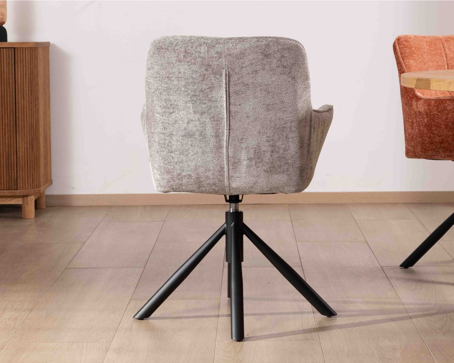 Lot de 2 chaises tournantes en tissu gris clair et pieds métal "Ewing"