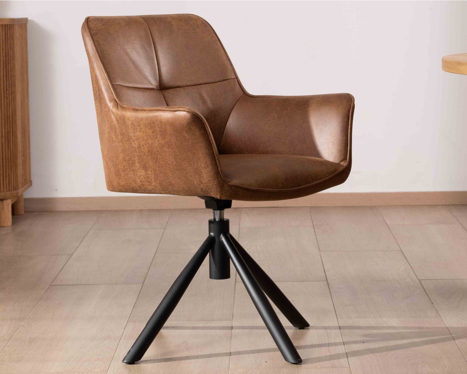 Lot de 2 chaises enveloppantes sur pied rotatif "Ritchey" tissu microfibre havane