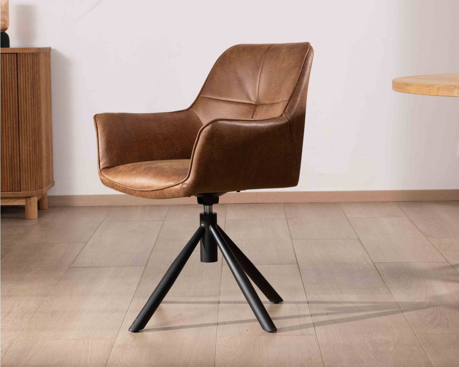 Lot de 2 chaises enveloppantes sur pied rotatif "Ritchey" tissu microfibre havane