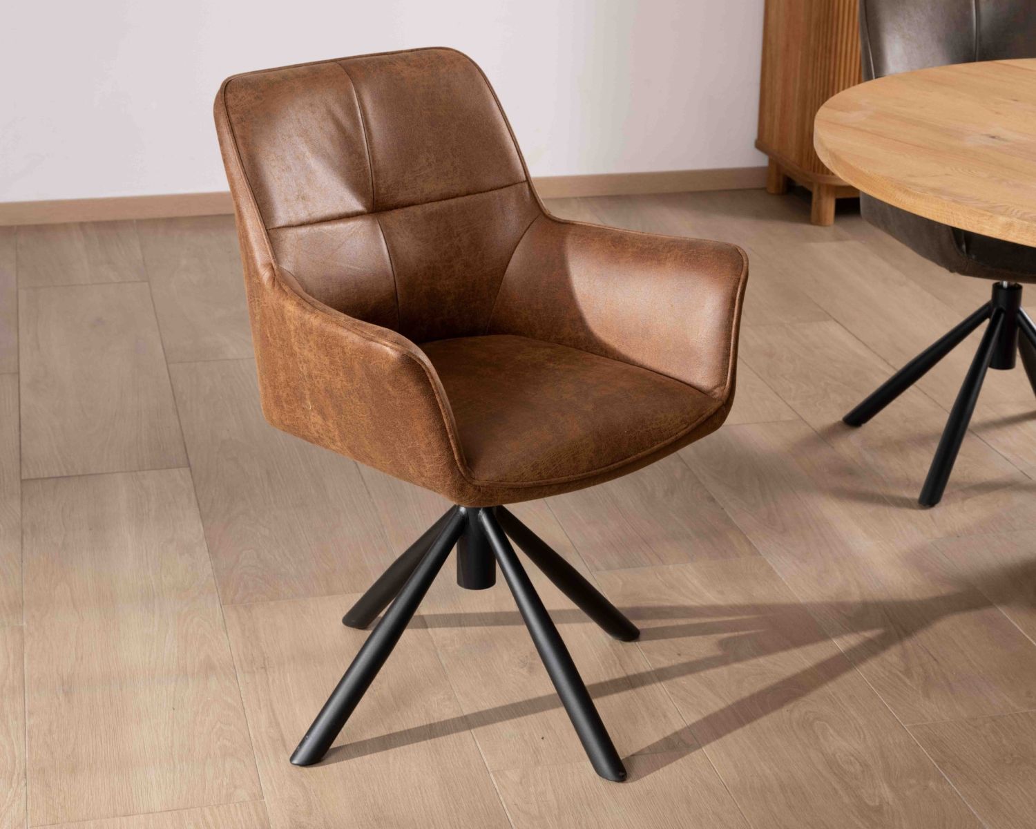 Lot de 2 chaises enveloppantes sur pied rotatif "Ritchey" tissu microfibre havane