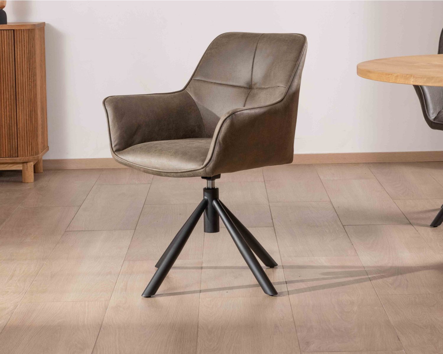 Lot de 2 chaises avec accoudoirs sur pied rotatif "Ritchey" tissu microfibre kaki