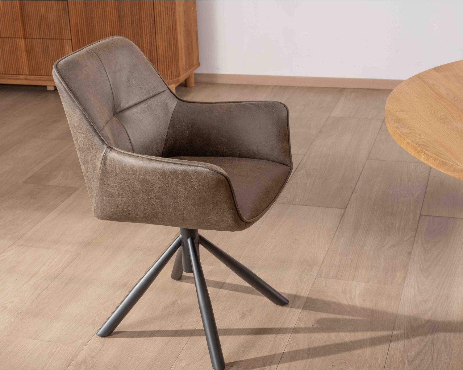 Lot de 2 chaises avec accoudoirs sur pied rotatif "Ritchey" tissu microfibre kaki