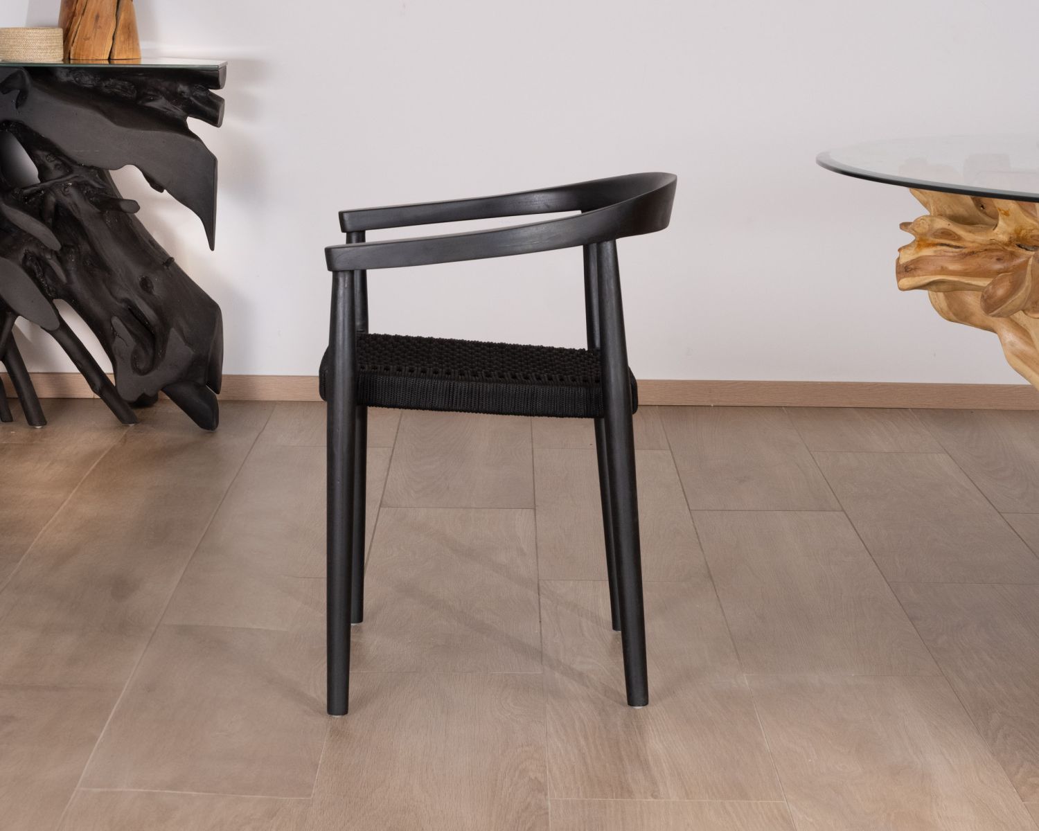 Lot de 4 chaises épurées noires "Tiska" bois et corde tressée