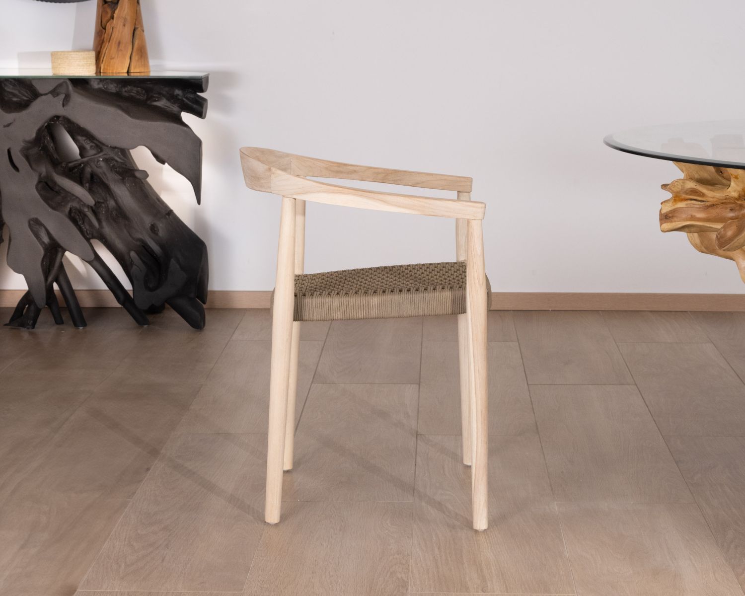 Lot de 4 chaises en teck naturel et assise tressée "Tiska"