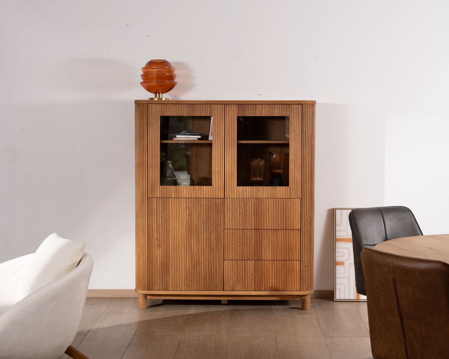 Vaisselier avec façades cannelées style rétro en chêne huilé "Winton"