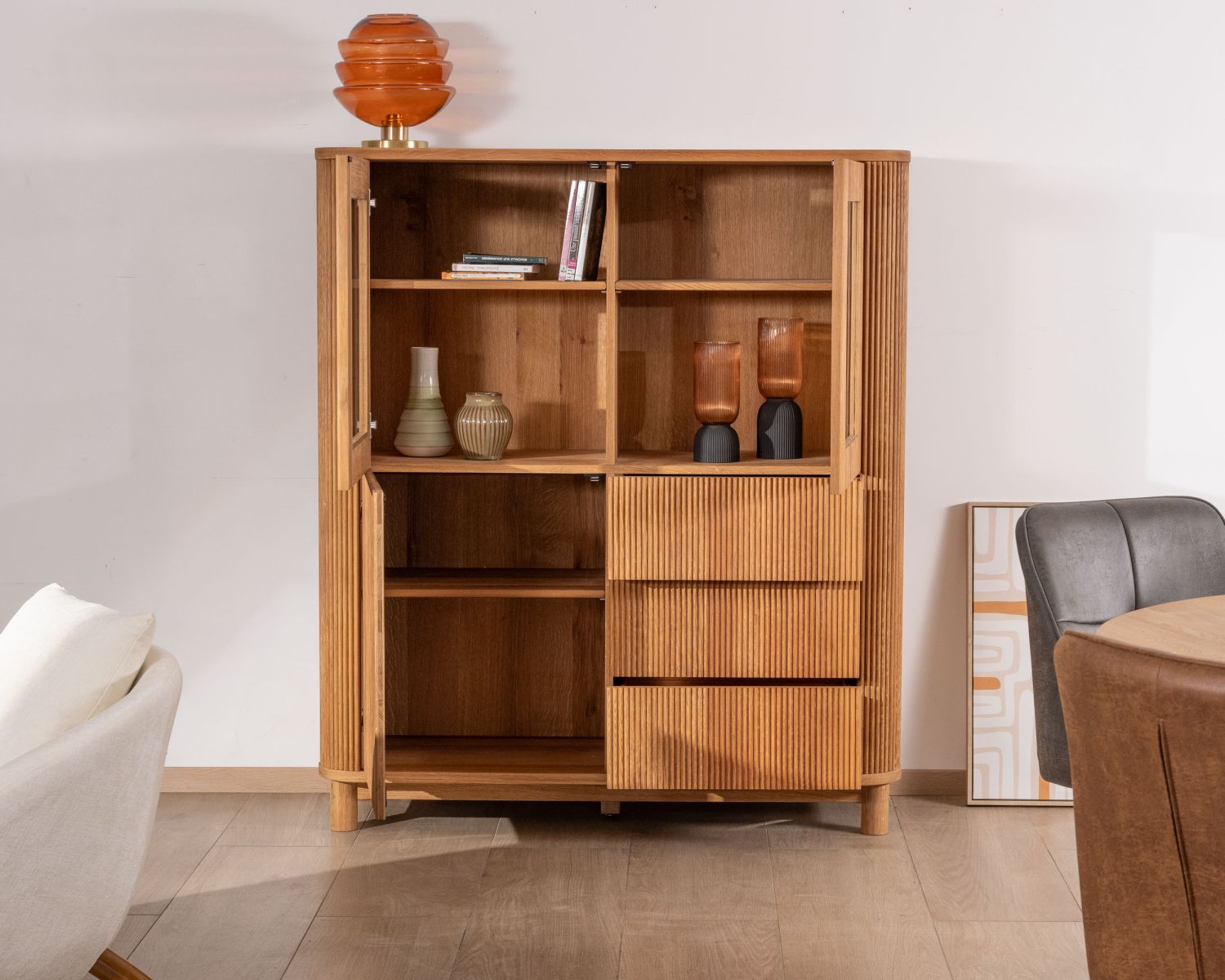 Vaisselier avec façades cannelées style rétro en chêne huilé "Winton"