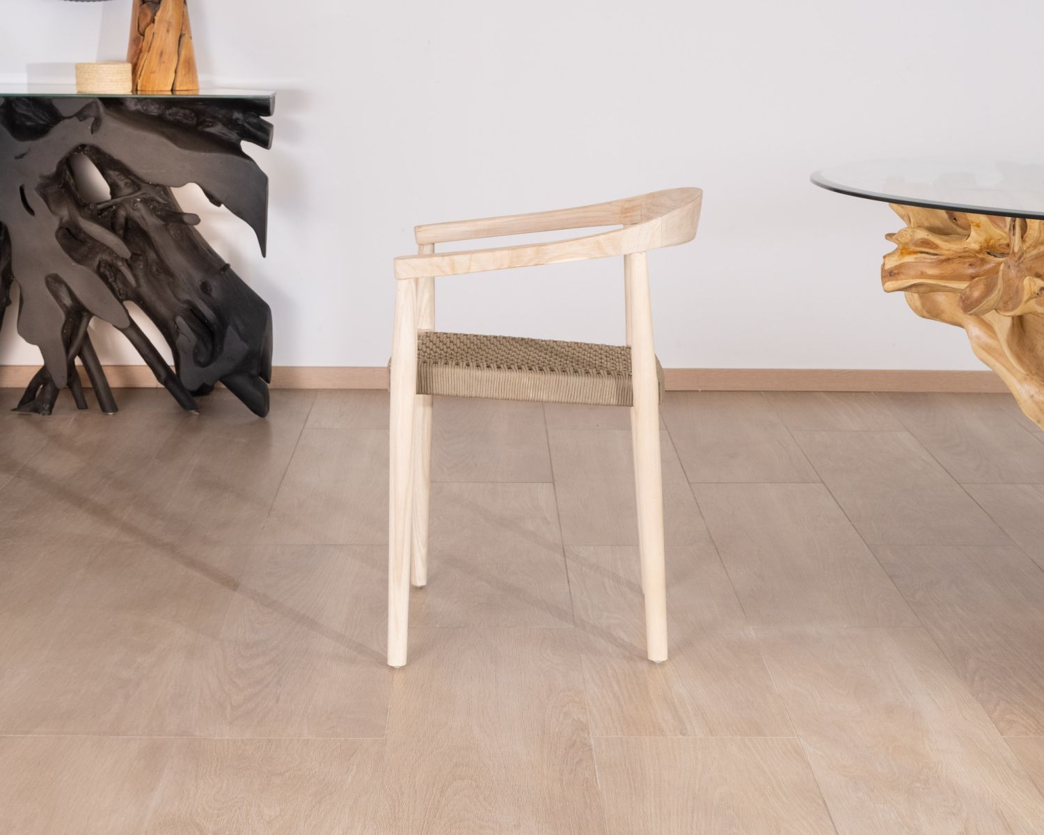 Lot de 4 chaises en teck naturel et assise tressée "Tiska"