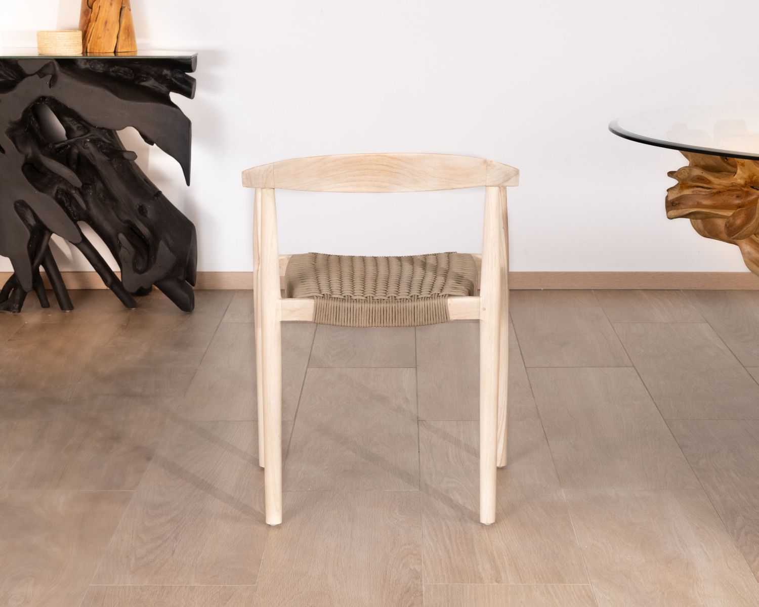 Lot de 4 chaises en teck naturel et assise tressée "Tiska"