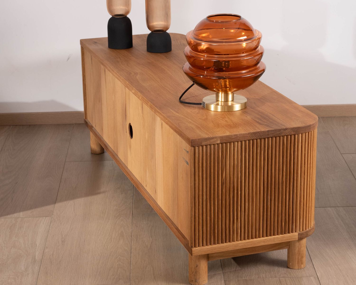 Meuble télé 150 cm 2 portes en chêne huilé style rétro "Winton"