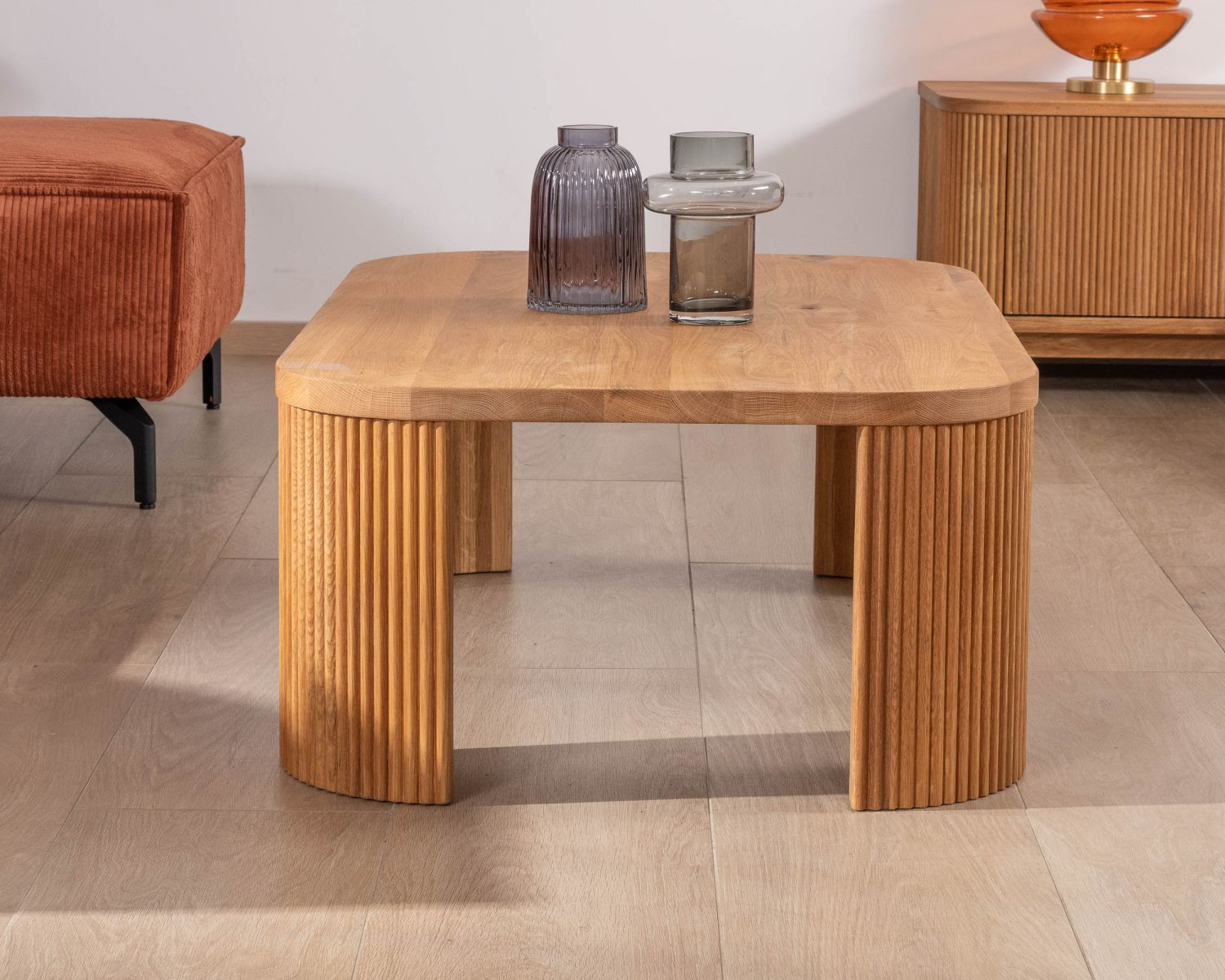 Table basse épurée avec pieds cannelés style rétro en chêne huilé "Winton"