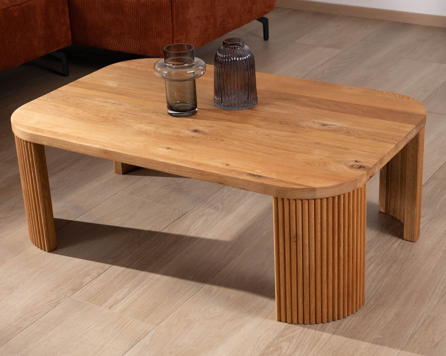 Table basse épurée avec pieds cannelés style rétro en chêne huilé "Winton"