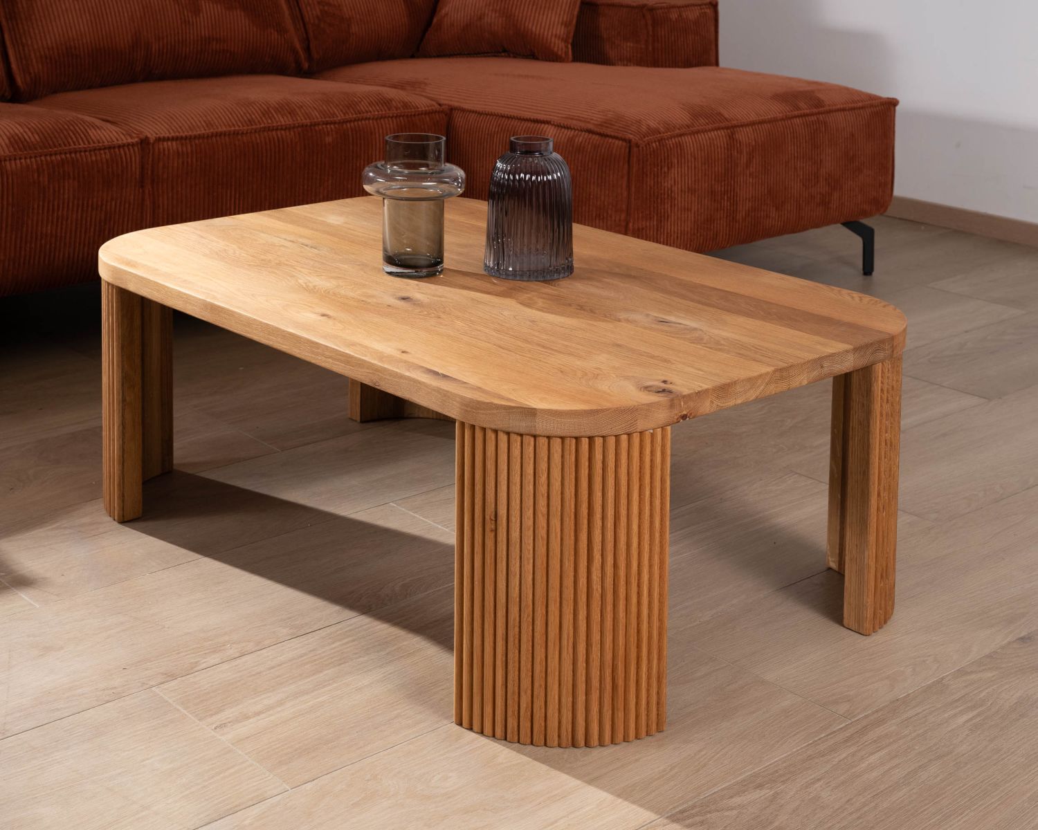 Table basse épurée avec pieds cannelés style rétro en chêne huilé "Winton"