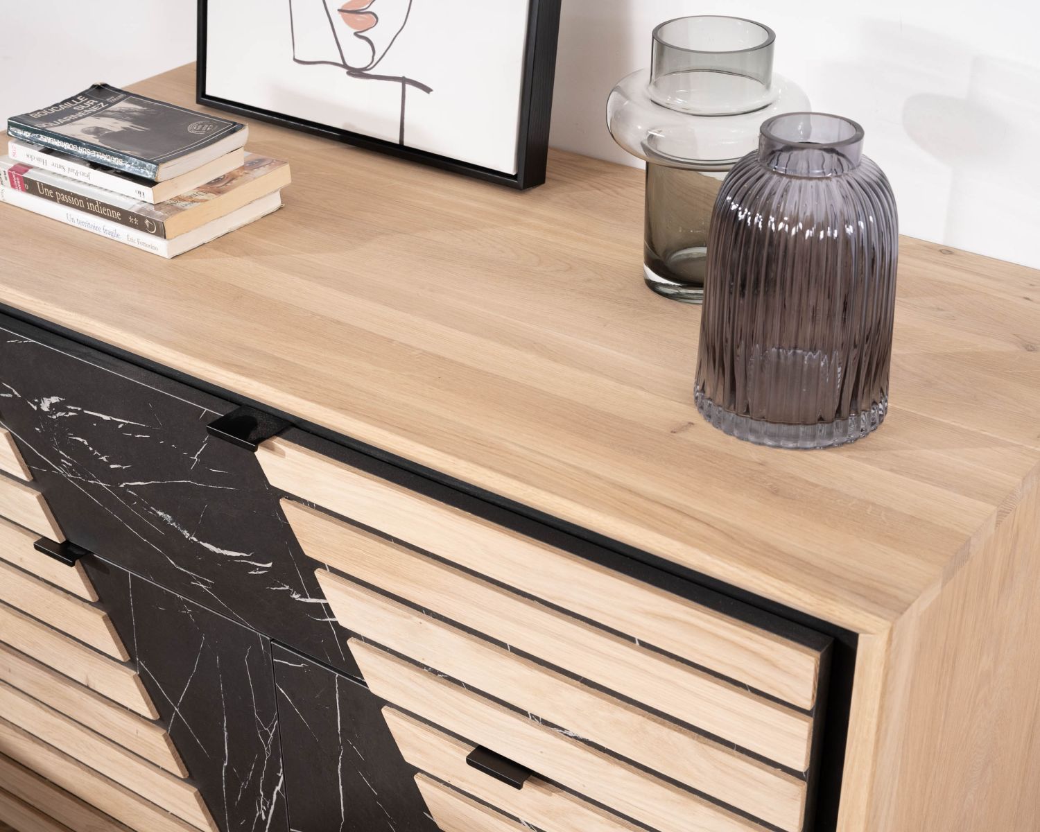 Meuble de rangement graphique en chêne blanchi et décor marbre "Storia"