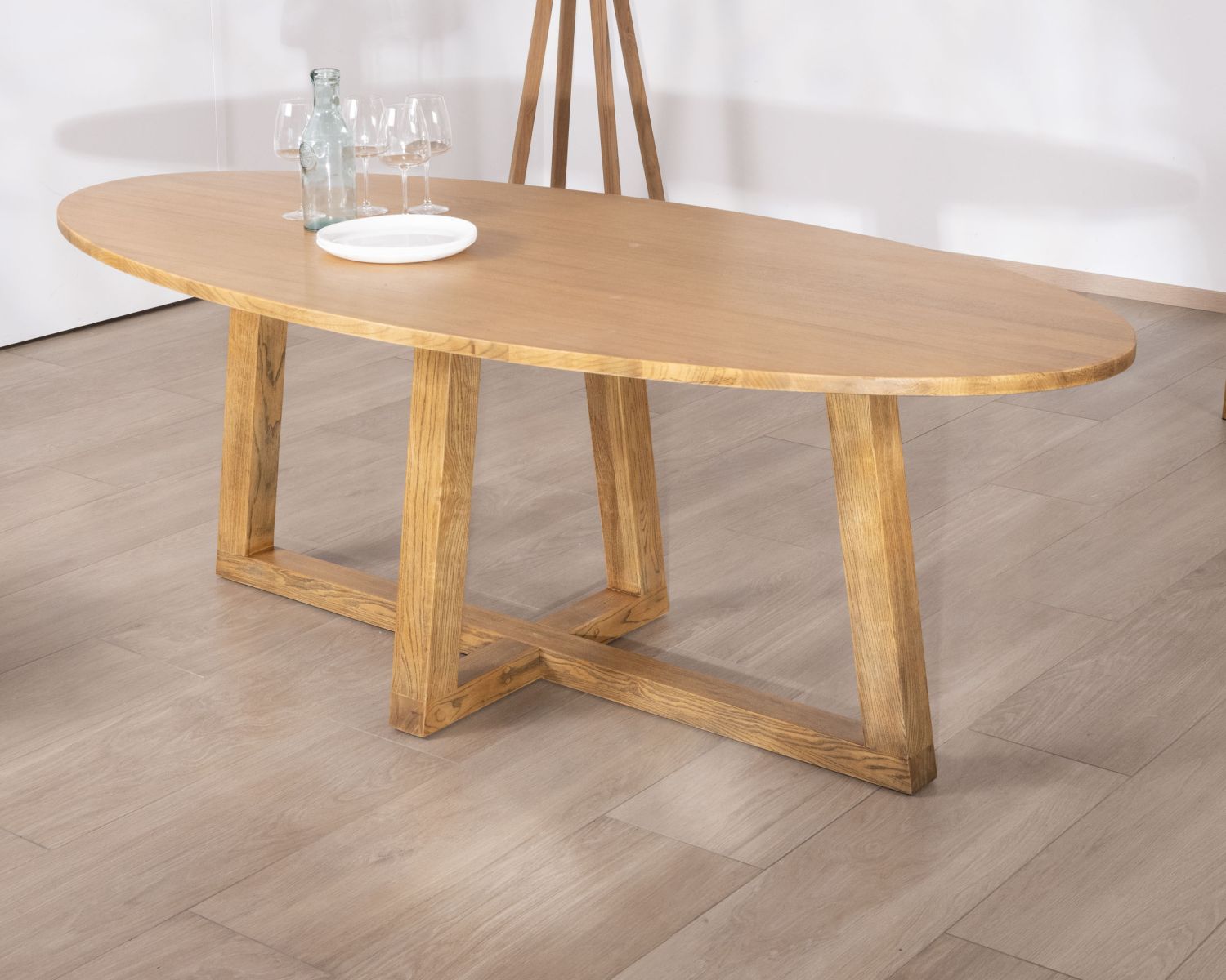 Table de repas elliptique 220 cm en bois "Calypso" avec pieds trapèzes