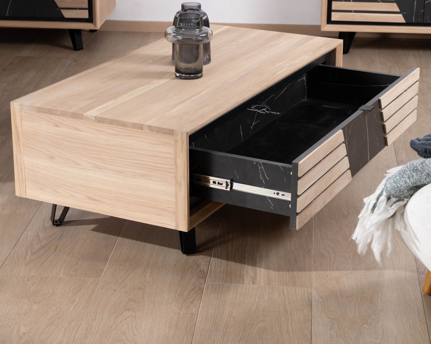 Table basse rectangulaire 1 tiroir en chêne blanchi et façade décor effet marbre "Storia"