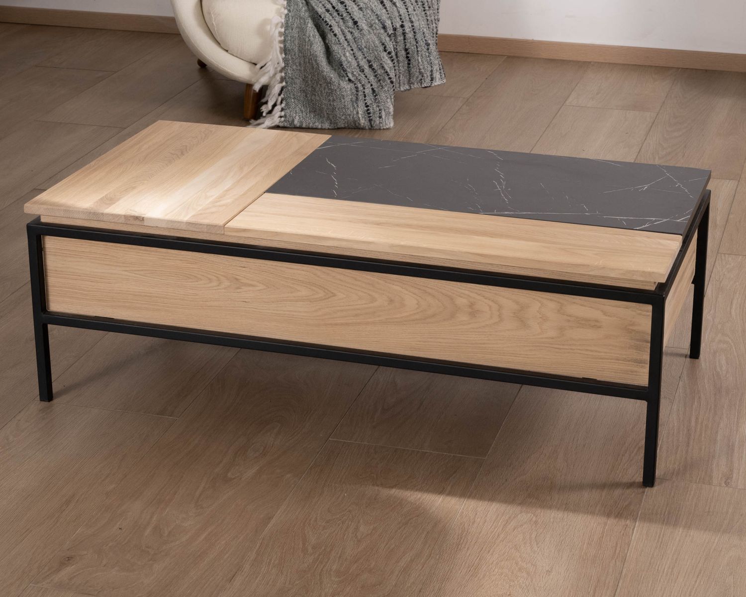 Table basse avec plateau multi-modulaire en chêne blanchi et décor design effet marbre "Storia"