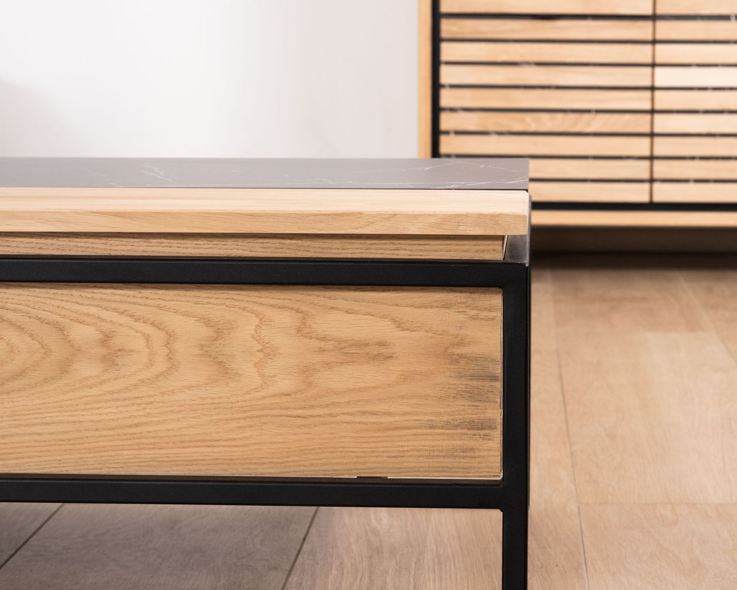 Table basse avec plateau multi-modulaire en chêne blanchi et décor design effet marbre "Storia"