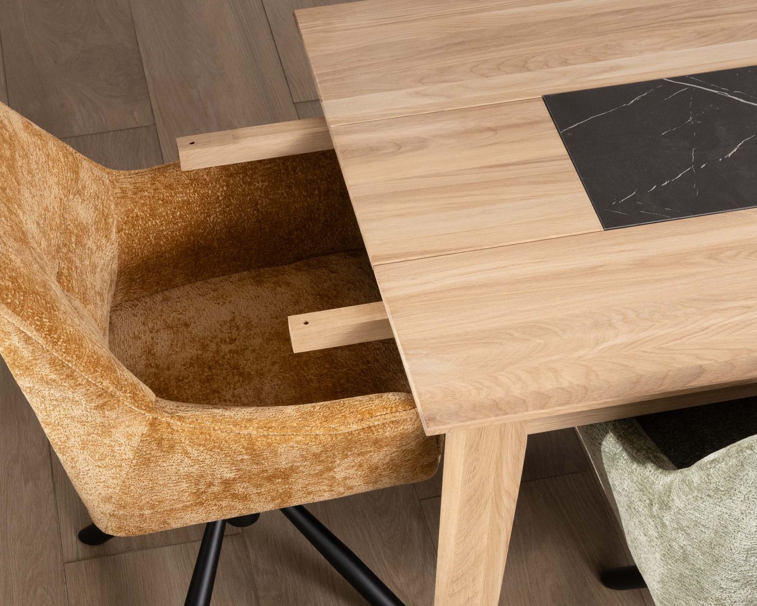 Table de salle à manger 180 cm extensible en chêne blanchi avec décor design effet marbre "Storia"