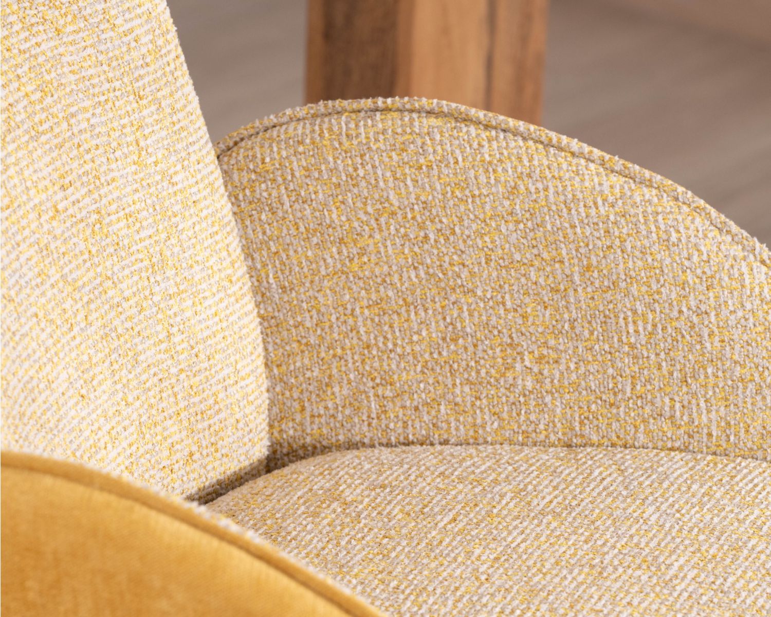 Lot de 2 chaises pivotantes en tissu bi matières jaune "Eddy" avec pieds métal