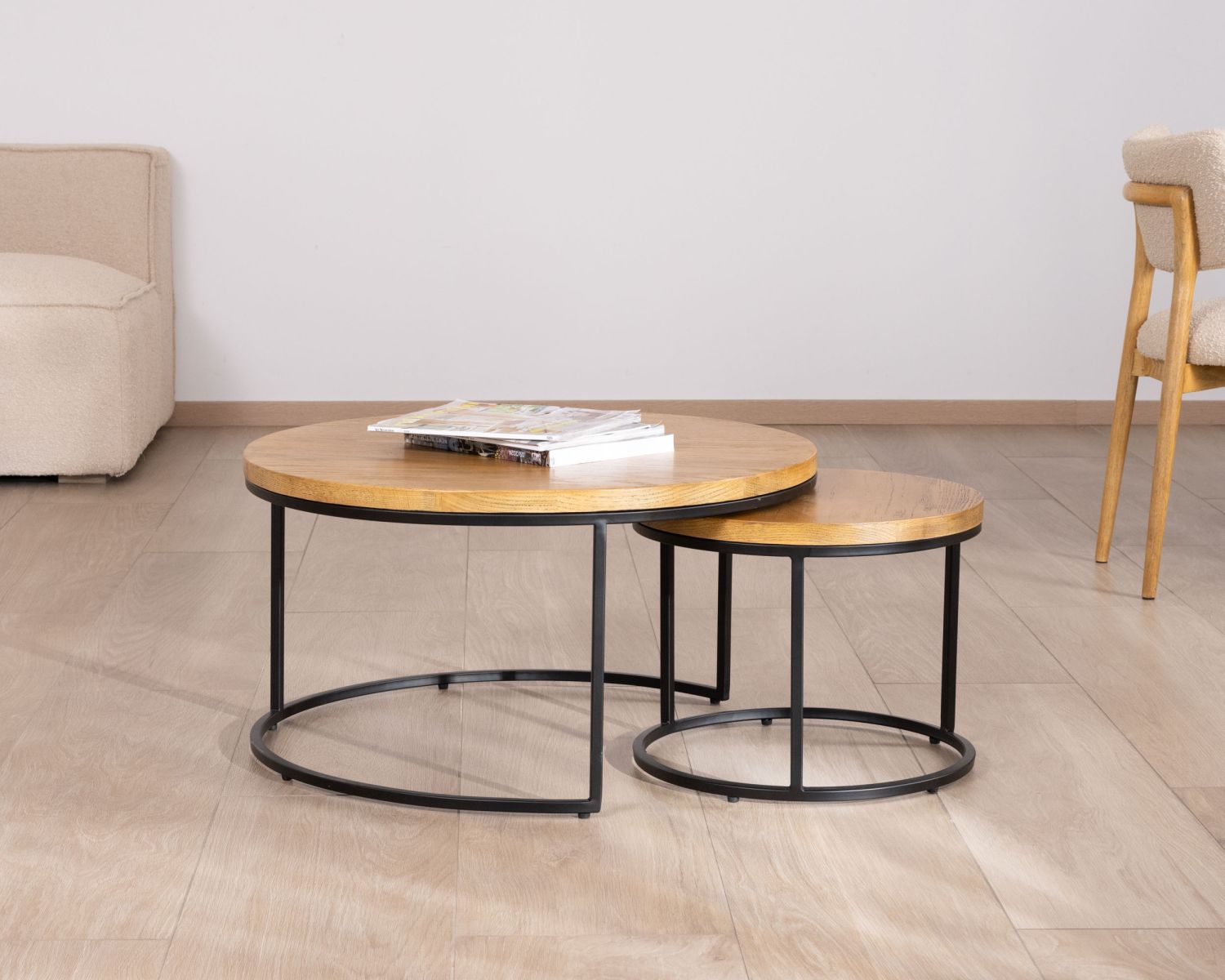 Duo de tables basses gigognes "Calypso" en métal et plateaux en bois