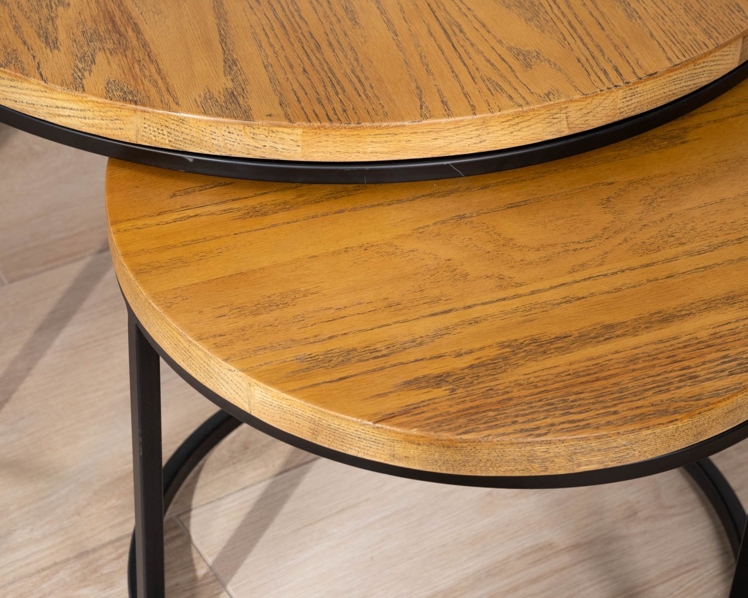 Duo de tables basses gigognes "Calypso" en métal et plateaux en bois