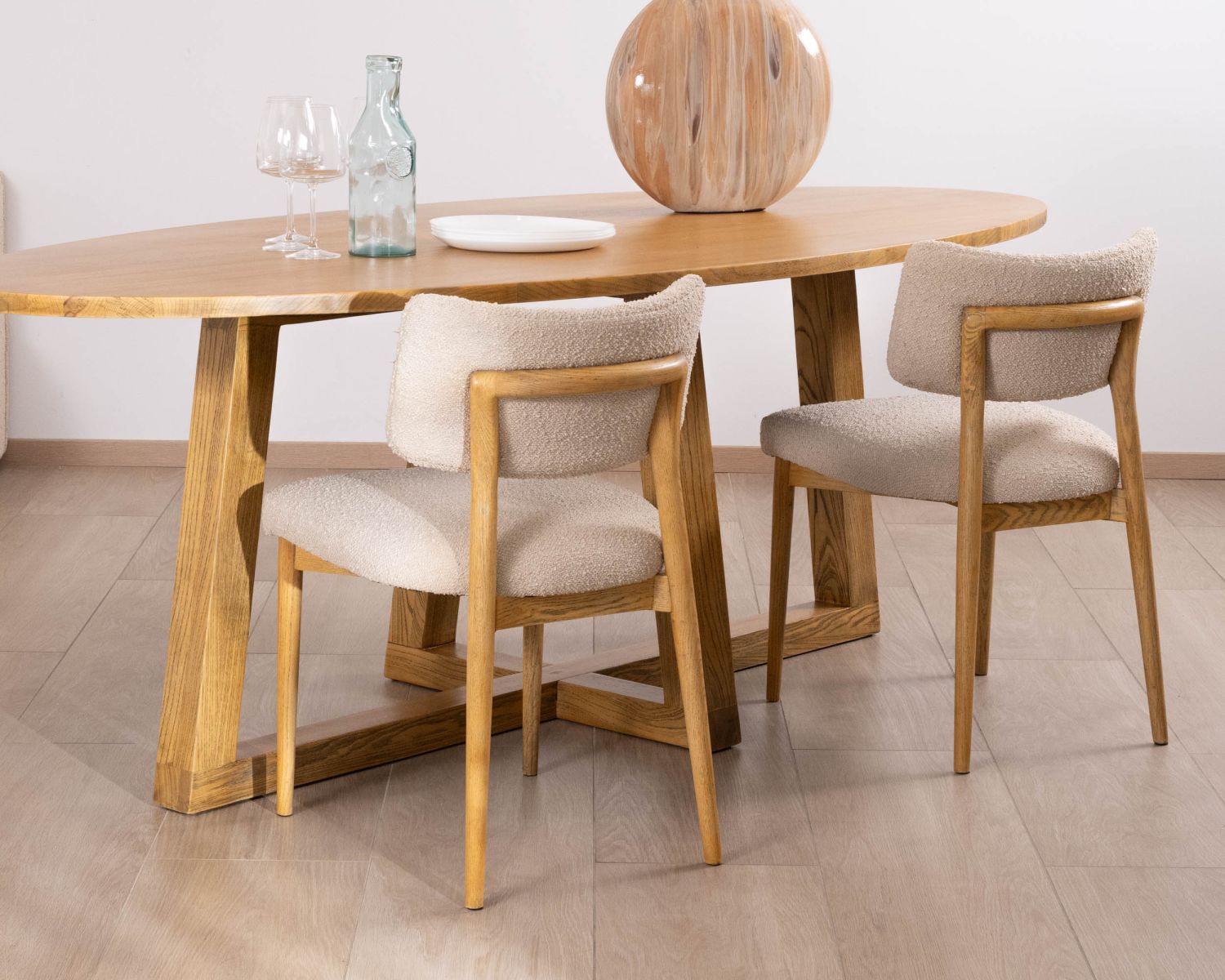 Table de repas elliptique 220 cm en bois "Calypso" avec pieds trapèzes