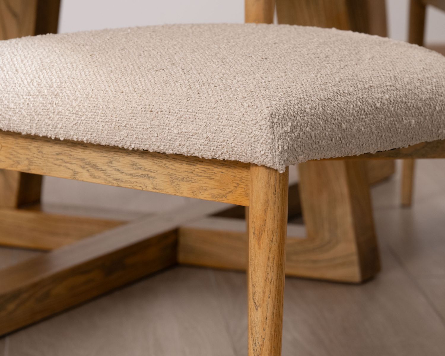 Lot de 2 chaises style scandinave en frêne naturel et tissu beige "Isadora"