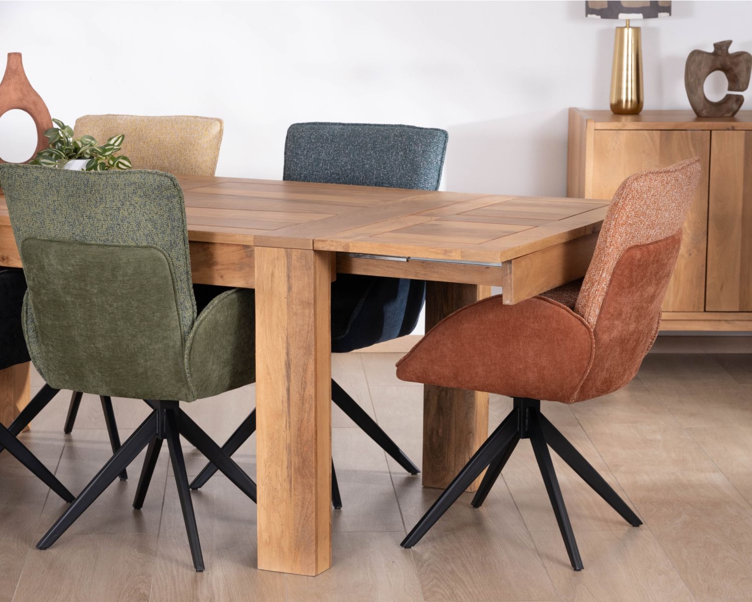 Table de repas extensible en manguier teinte chêne clair "Jappéo" 160 à 250 cm