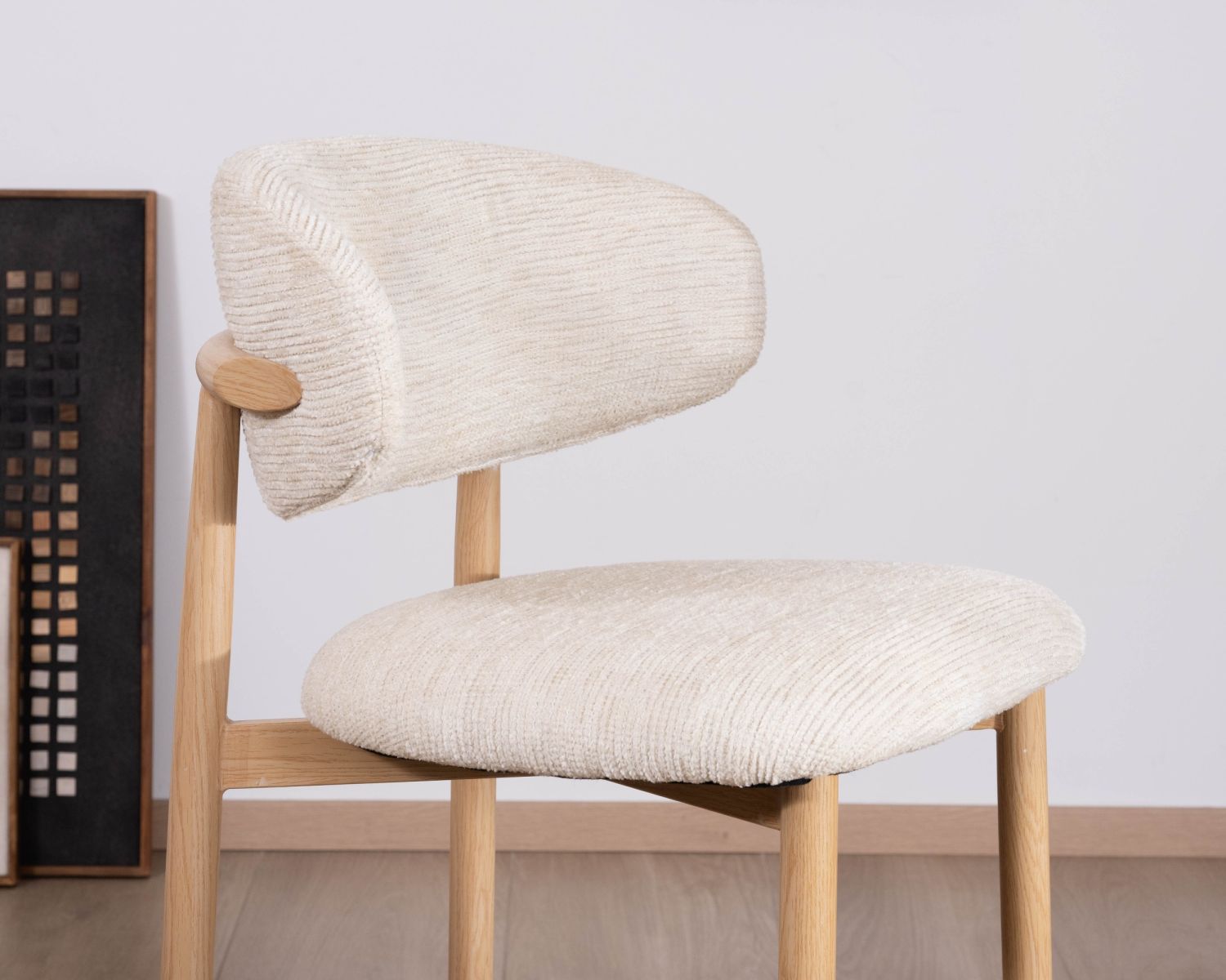 Lot de 2 chaises mi-hauteur style scandinave en tissu blanc cassé "Arpège" pieds métal aspect bois clair