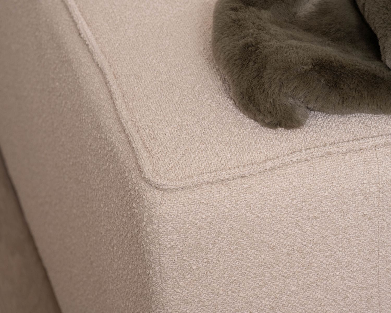 Canapé modulaire en angle en tissu bouclette beige "Alcazar"