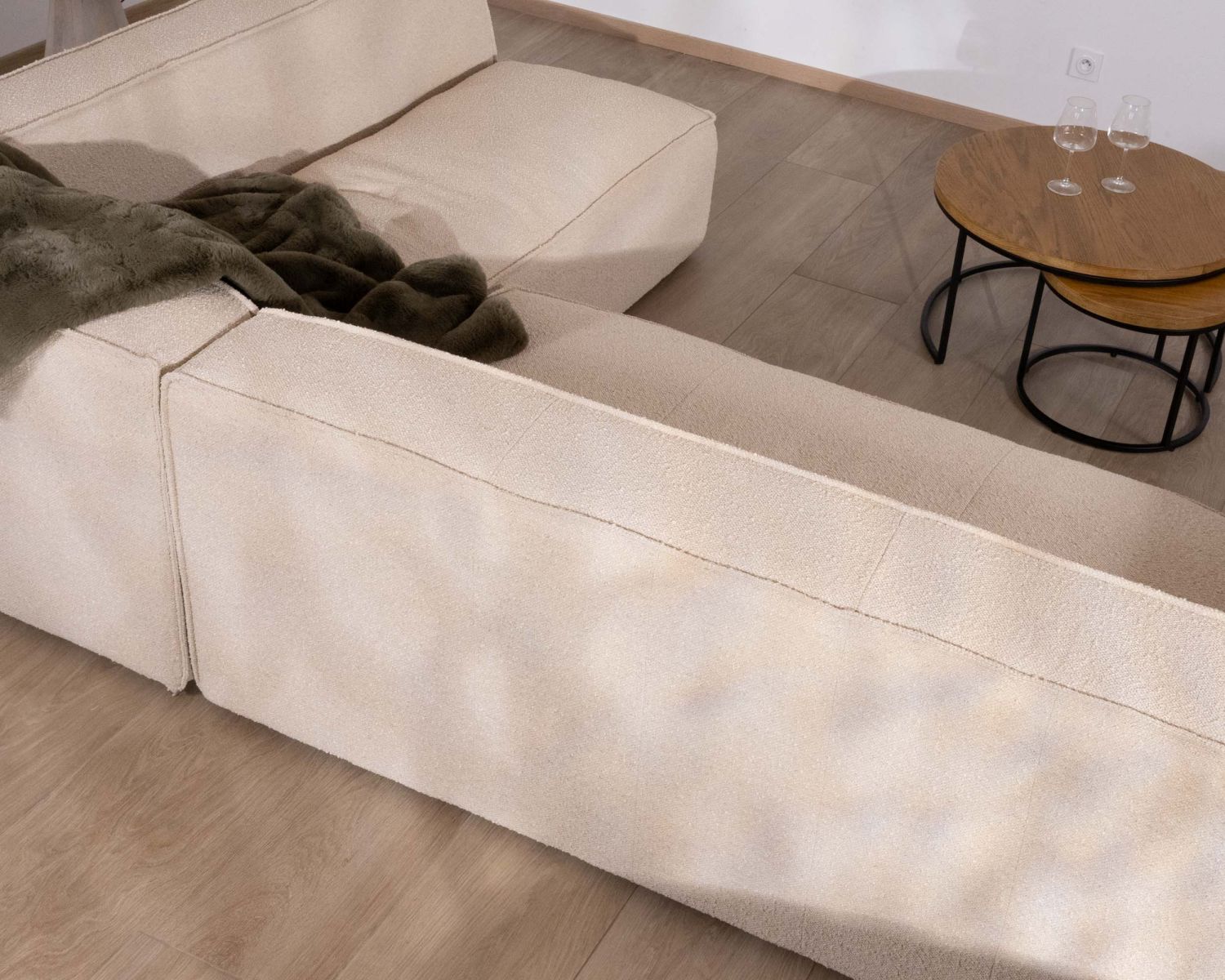 Canapé modulaire en angle en tissu bouclette beige "Alcazar"