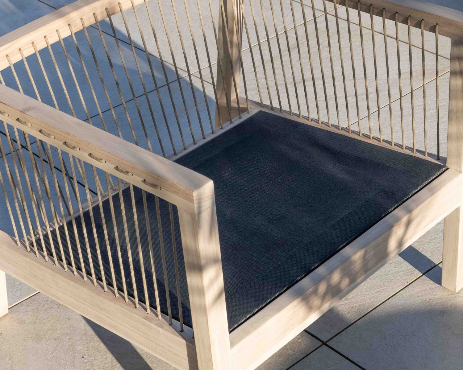 Ensemble canapé et fauteuils matelassés en teck et corde "Rafita"