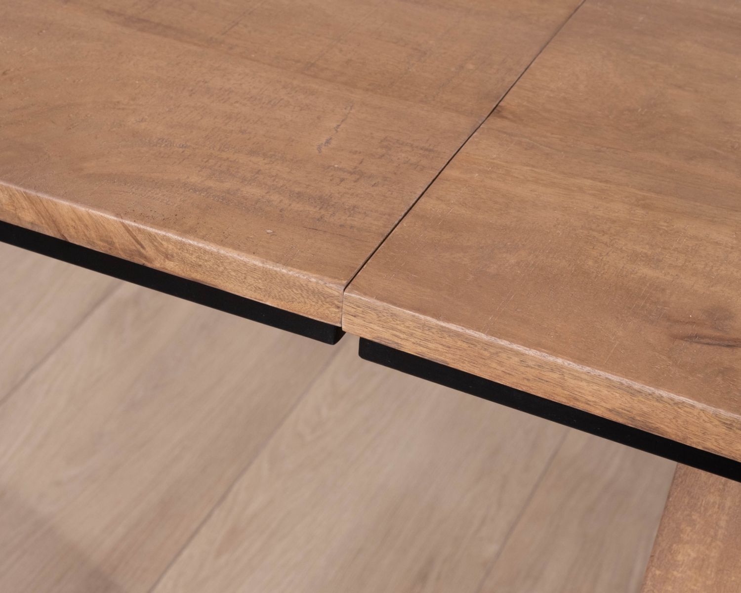 Table de repas extensible 200 à 280 cm en manguier massif "Santo" style épuré