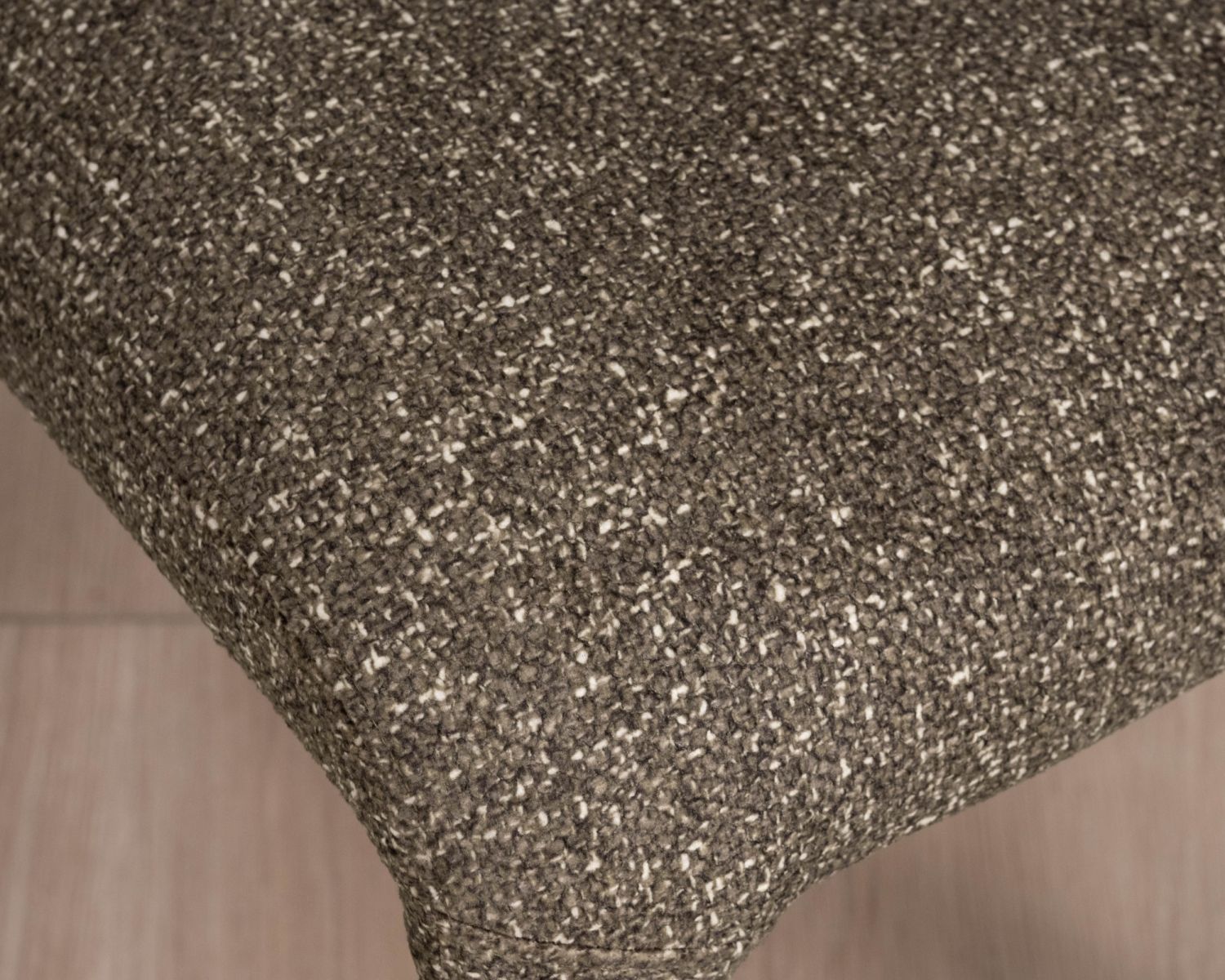 Lot de 2 chaises de repas habillage intégral esprit design “Milano” en tissu chiné vert kaki