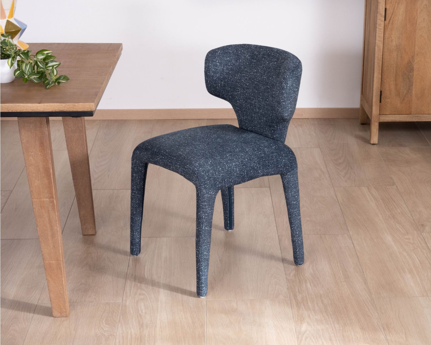 Lot de 2 chaises de repas design sculptural en tissu bleu foncé "Milano"