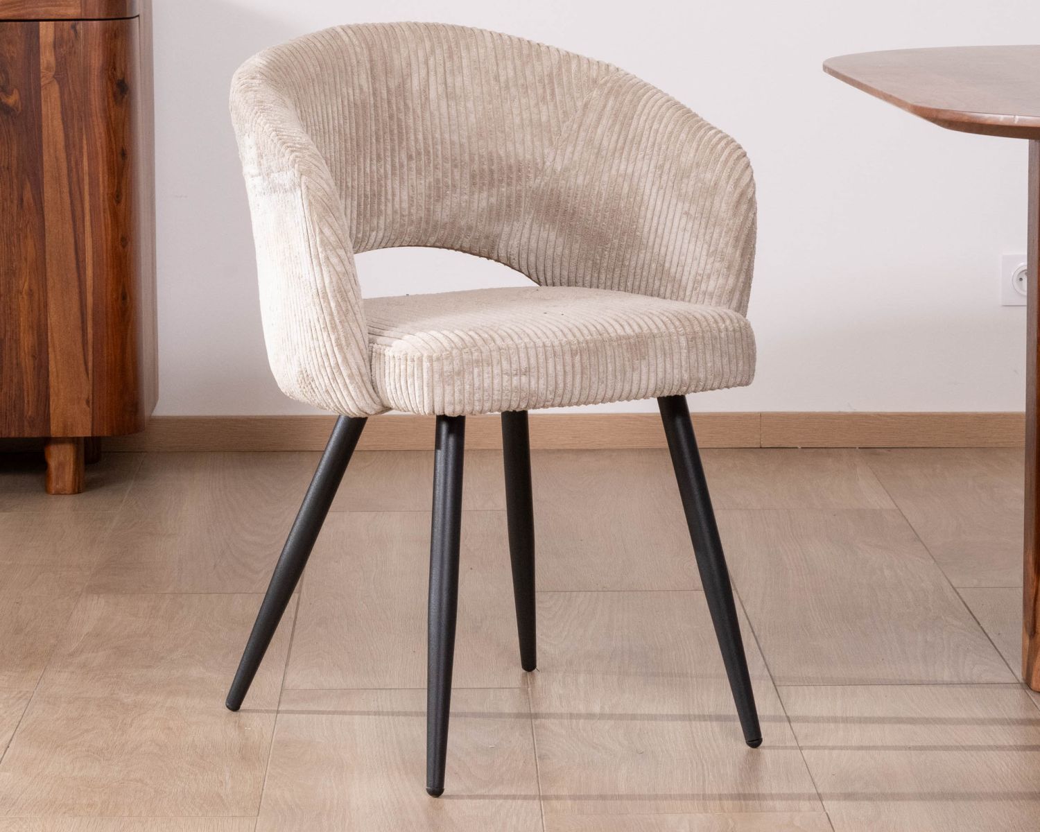 Lot de 2 chaises vintage en velours côtelé blanc cassé et pieds métal noir "Sonate"