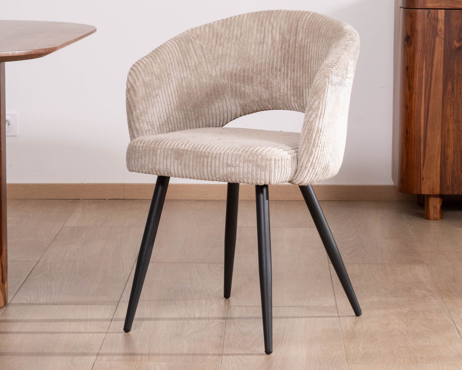 Lot de 2 chaises vintage en velours côtelé blanc cassé et pieds métal noir "Sonate"