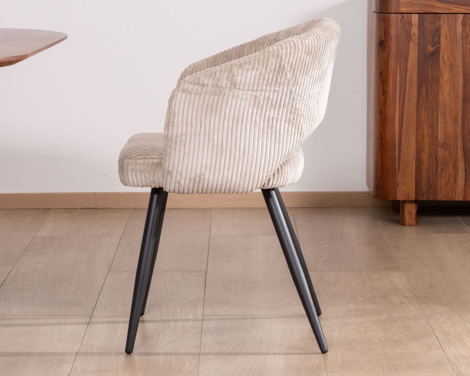 Lot de 2 chaises vintage en velours côtelé blanc cassé et pieds métal noir "Sonate"