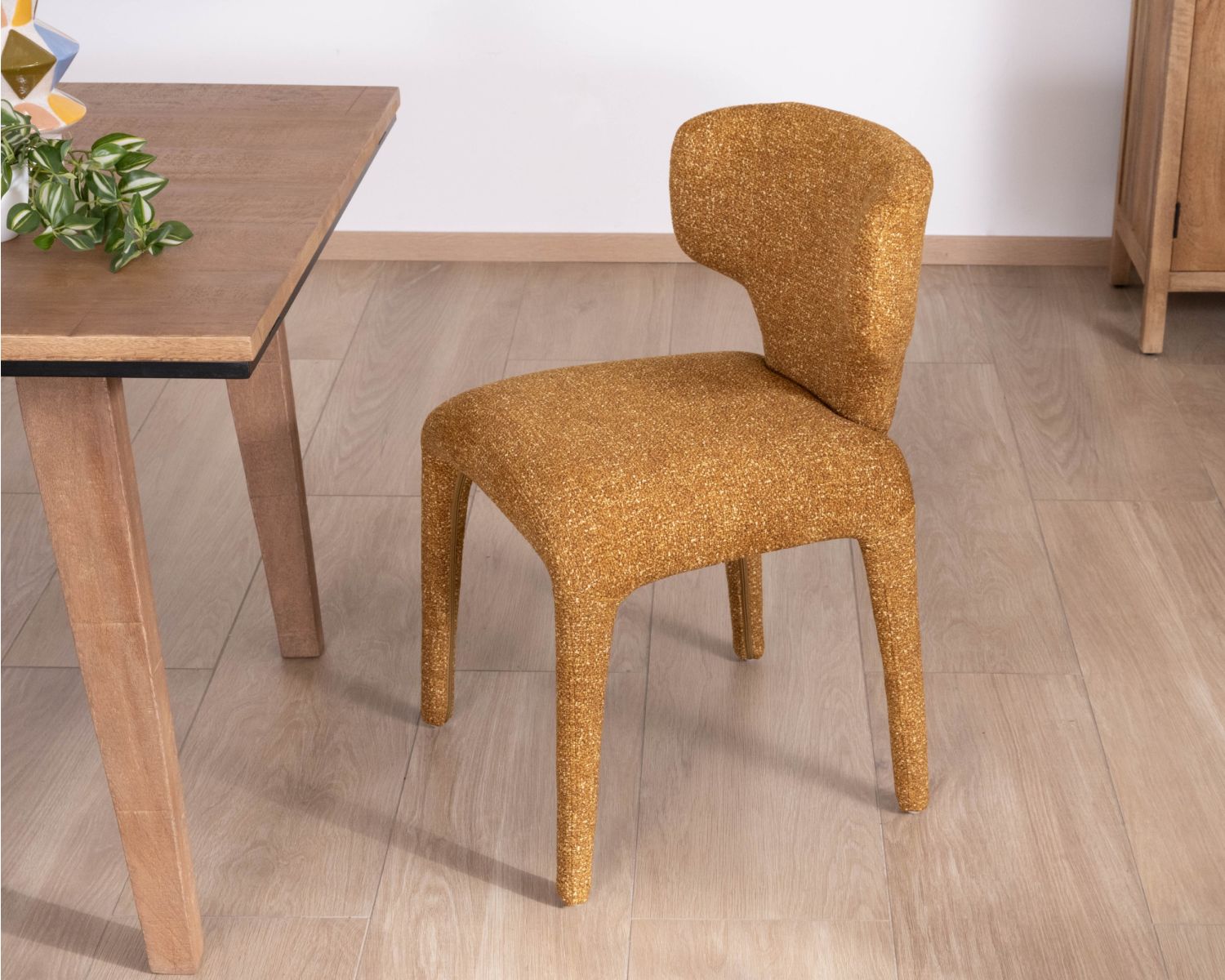 Lot de 2 chaises de repas design “Milano” revêtement intégral tissu jaune moutarde