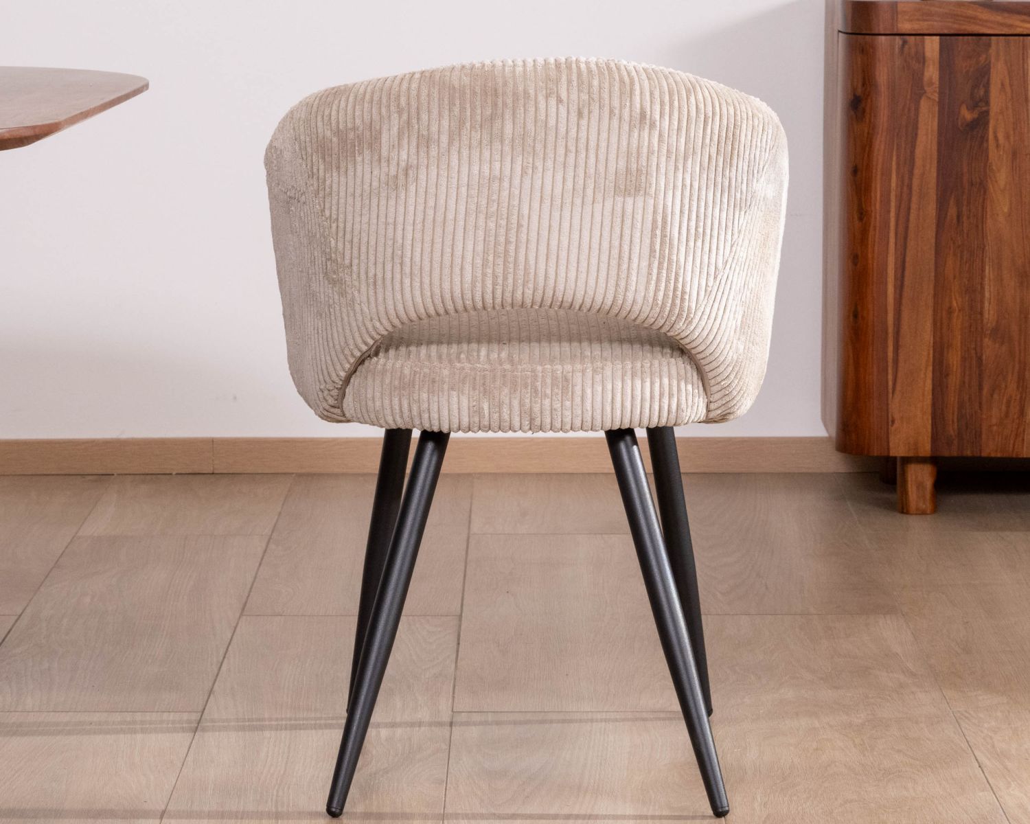 Lot de 2 chaises vintage en velours côtelé blanc cassé et pieds métal noir "Sonate"